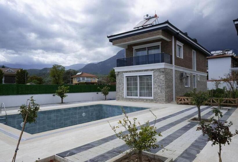 Amore Hotel Teki̇rova