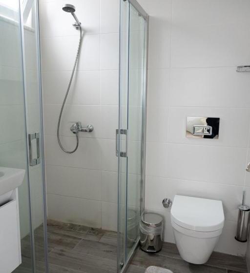 Amore Hotel Teki̇rova