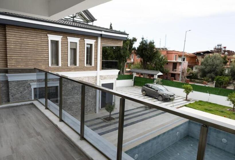 Amore Hotel Teki̇rova