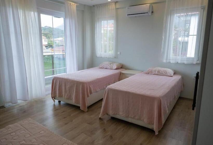 Amore Hotel Teki̇rova