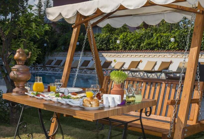 Amore Hotel Teki̇rova