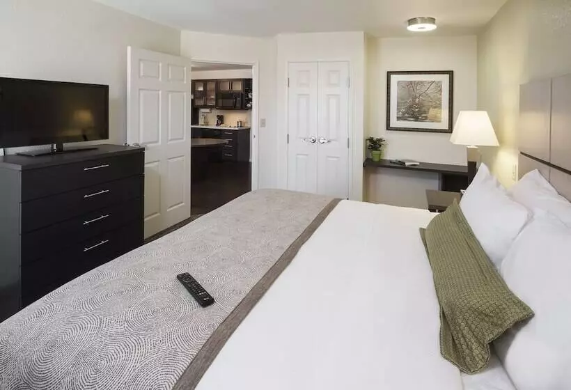 Отель Candlewood Suites Kenedy, An Ihg