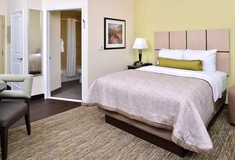 Отель Candlewood Suites Kenedy, An Ihg