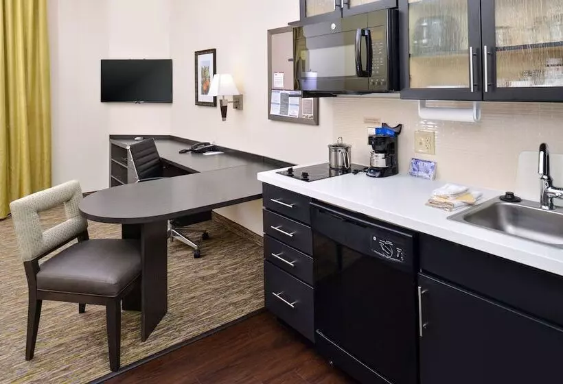 Отель Candlewood Suites Kenedy, An Ihg