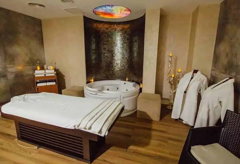 Отель Jrw Welmond