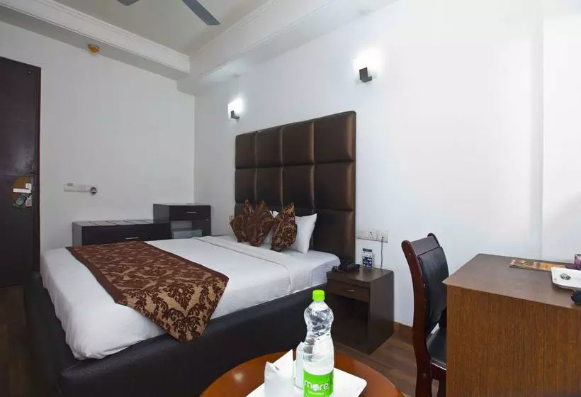 Отель Oyo Premium Jasola Apollo