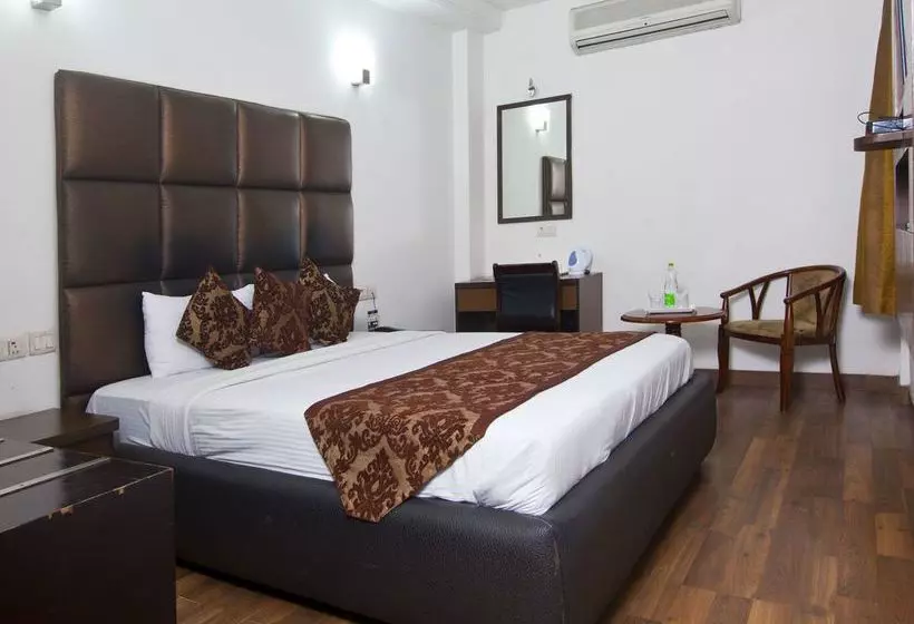 Отель Oyo Premium Jasola Apollo