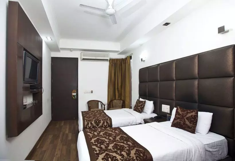 Отель Oyo Premium Jasola Apollo