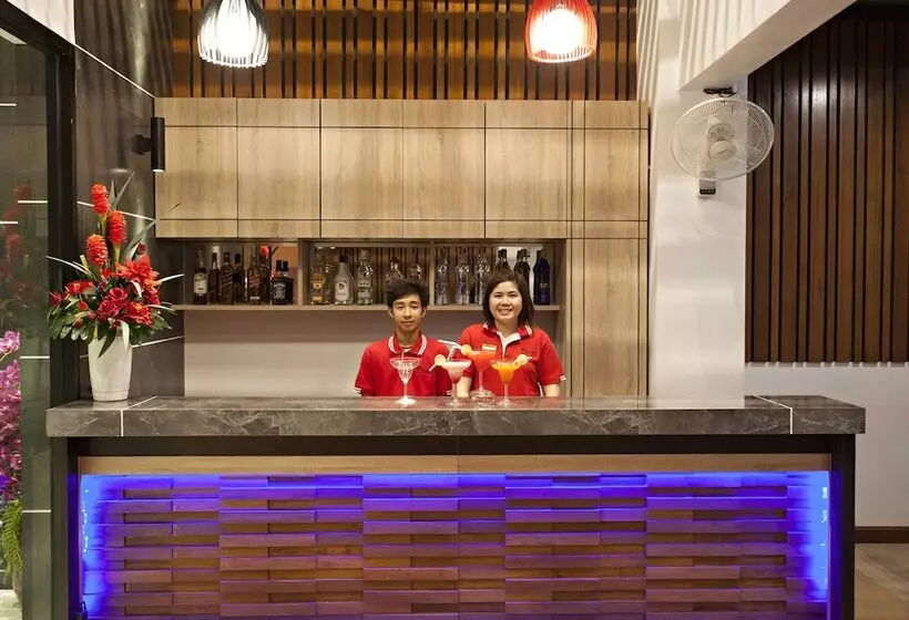 Hotel Paripas Patong Resort Sha Extra Plus