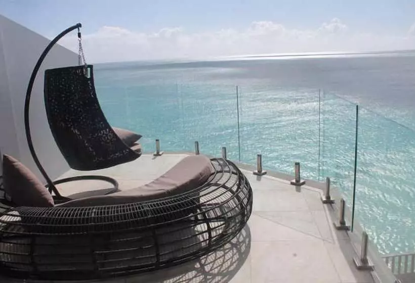 هتل Tamarind Hills Resort & Villas