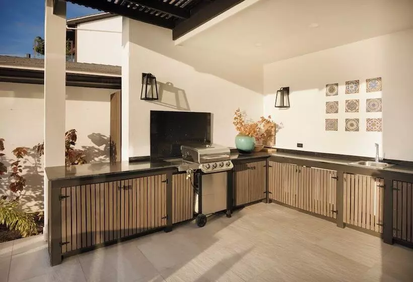 هتل Tamarind Hills Resort & Villas