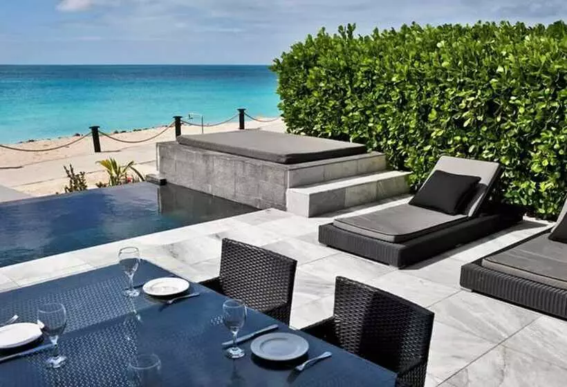 هتل Tamarind Hills Resort & Villas