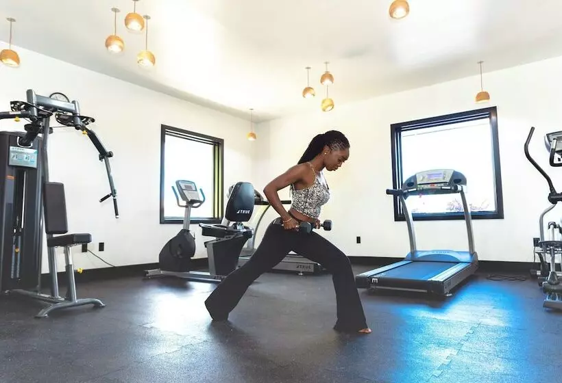 هتل Tamarind Hills Resort & Villas