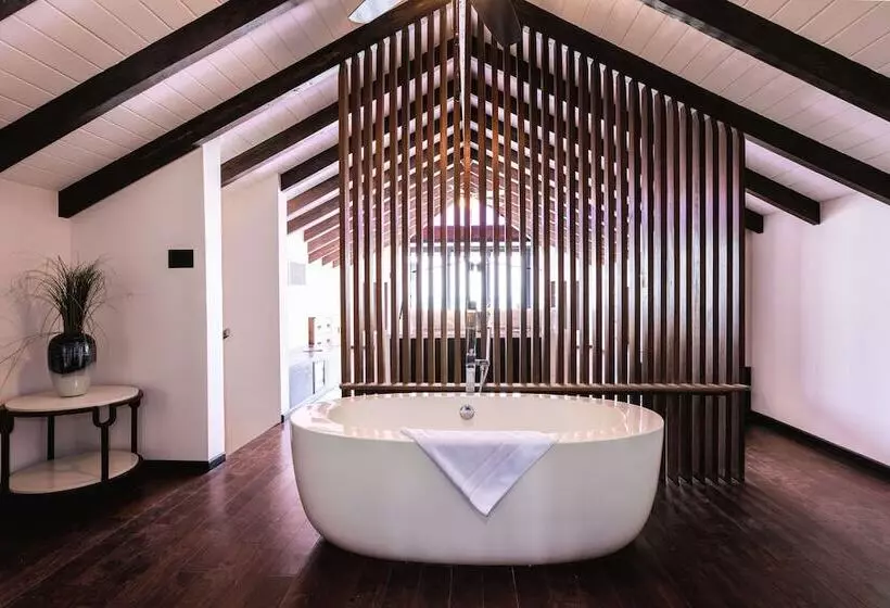 هتل Tamarind Hills Resort & Villas