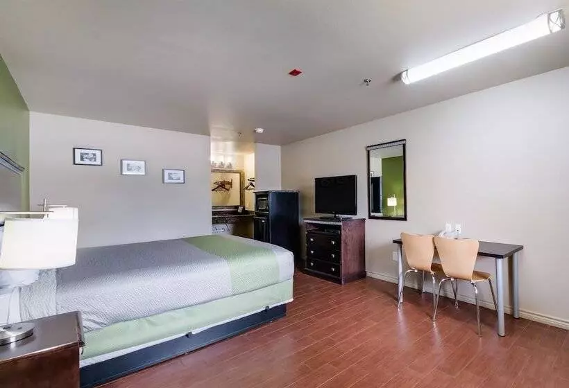 모텔 Eagle Ford Inn