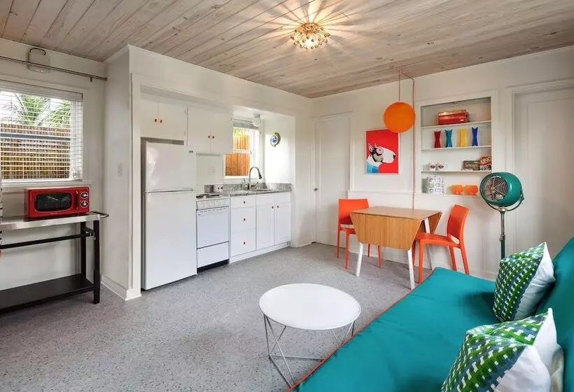 מוטל Sunset Inn And Cottages