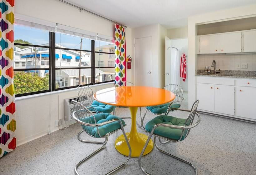 מוטל Sunset Inn And Cottages