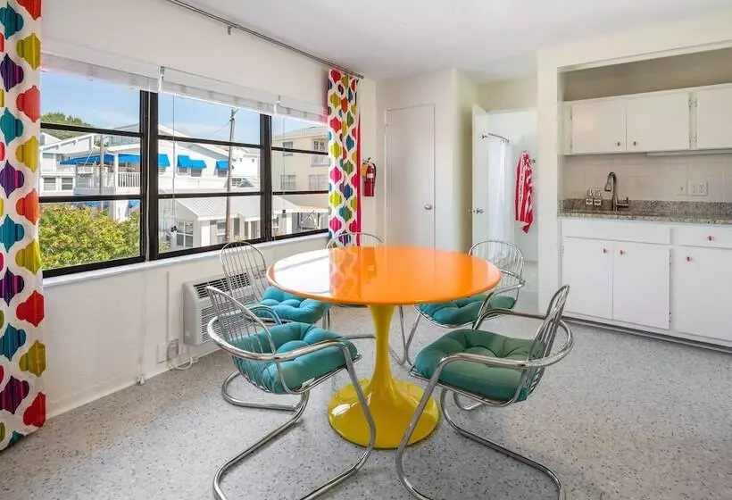 מוטל Sunset Inn And Cottages