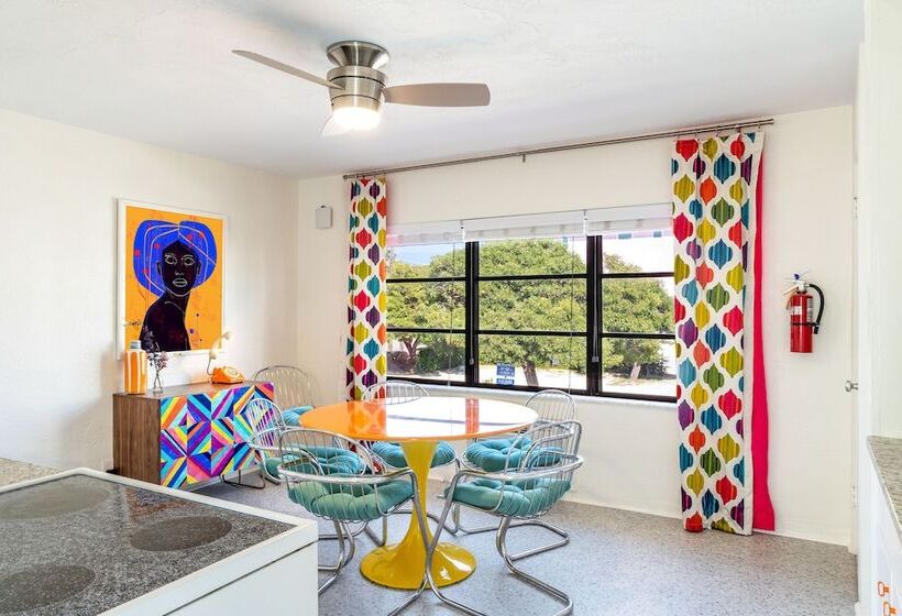 מוטל Sunset Inn And Cottages