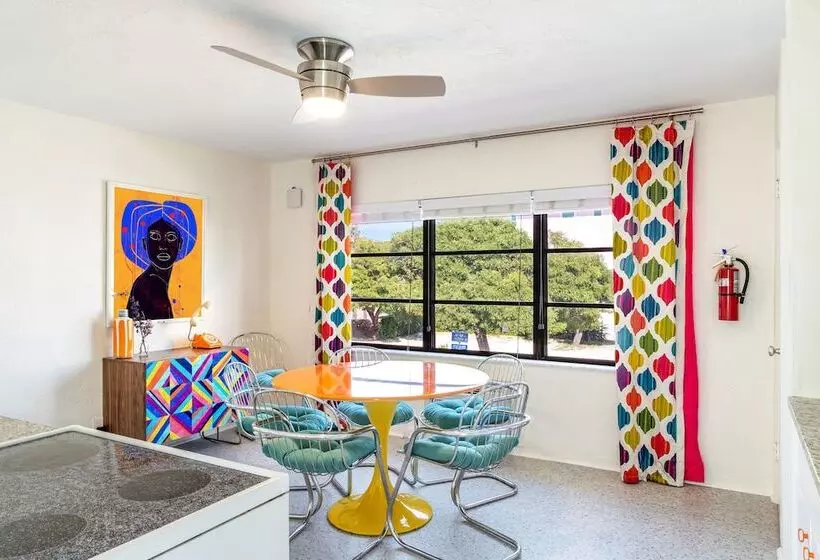 מוטל Sunset Inn And Cottages