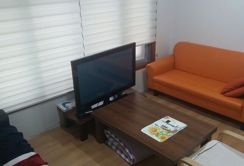 پانسیون J Story Guest House