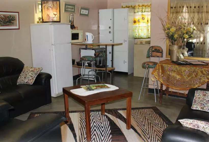 پانسیون Tshimologo Farm Guesthouse