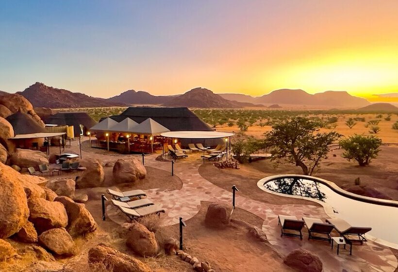 فندق Twyfelfontein Adventure Camp