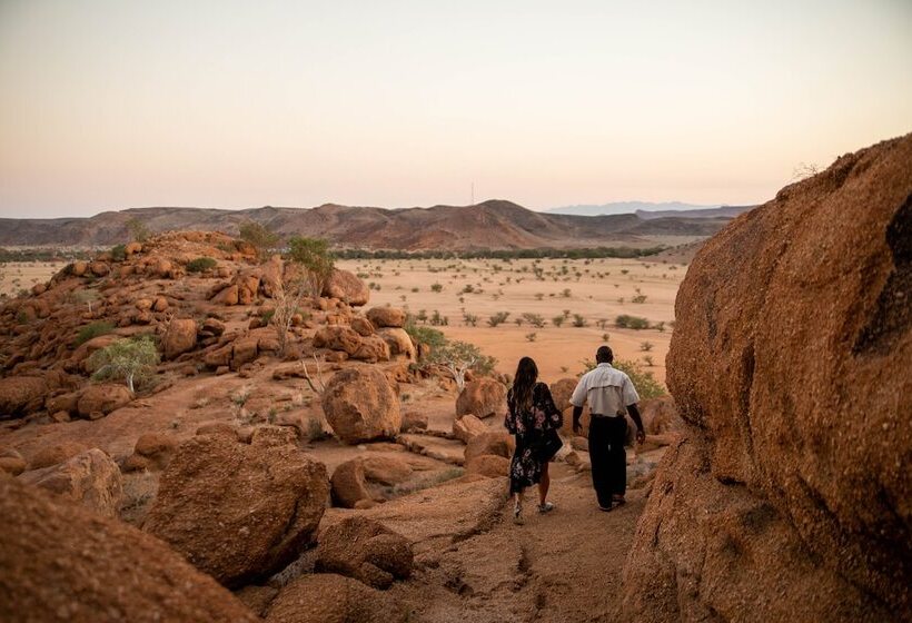 فندق Twyfelfontein Adventure Camp