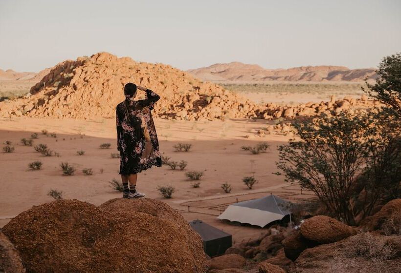 فندق Twyfelfontein Adventure Camp