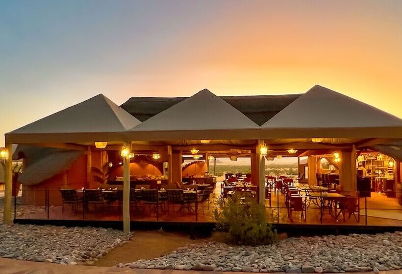 فندق Twyfelfontein Adventure Camp