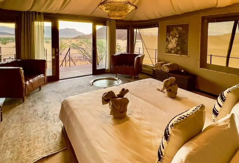 هتل Twyfelfontein Adventure Camp