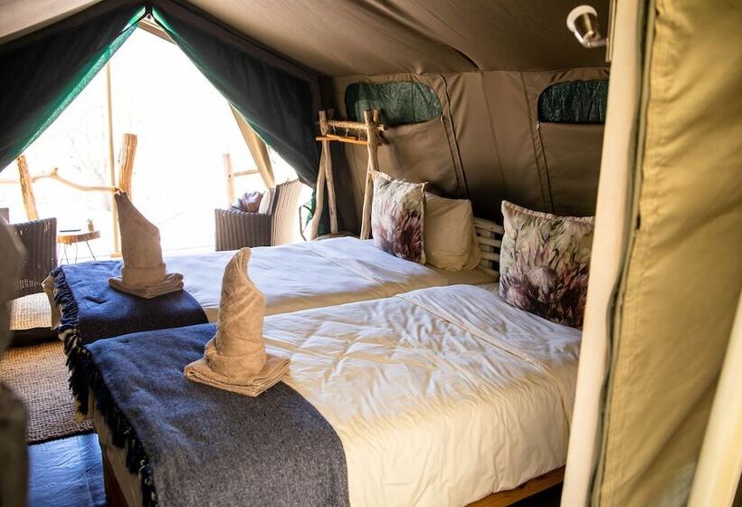 فندق Twyfelfontein Adventure Camp