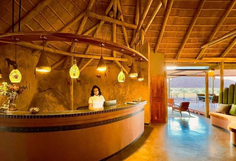 فندق Twyfelfontein Adventure Camp