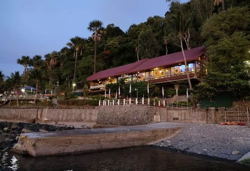 Eagle Point Beach And Dive Resort