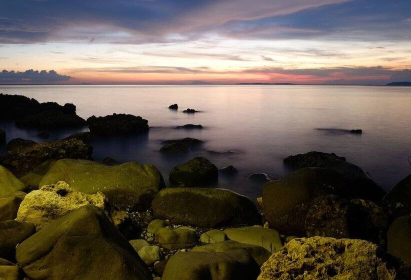 Eagle Point Beach And Dive Resort