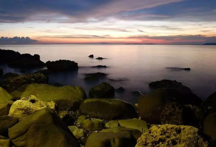 Eagle Point Beach And Dive Resort