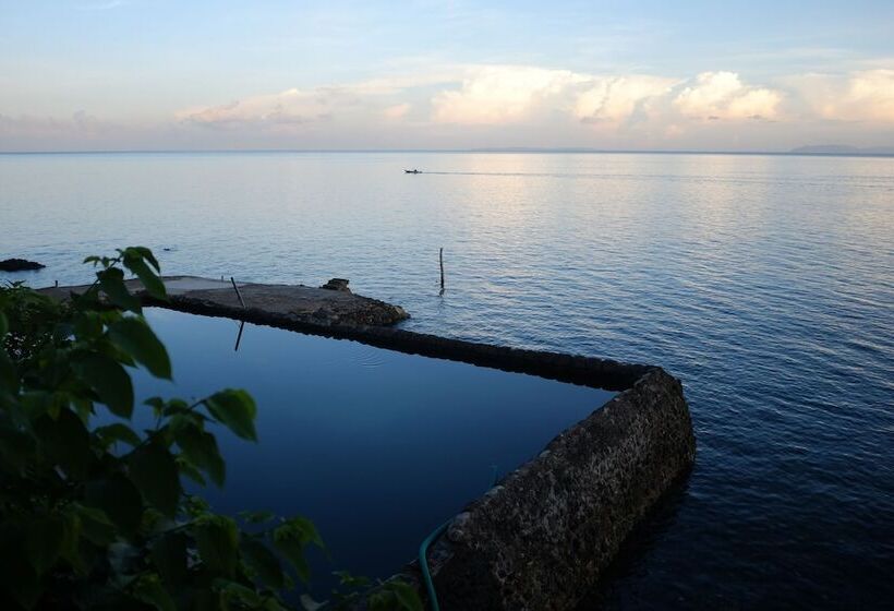 Eagle Point Beach And Dive Resort