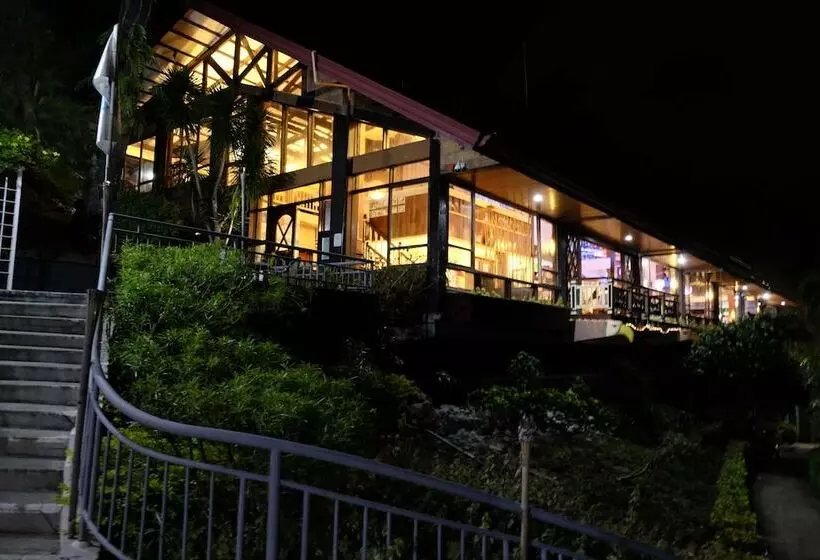 Eagle Point Beach And Dive Resort