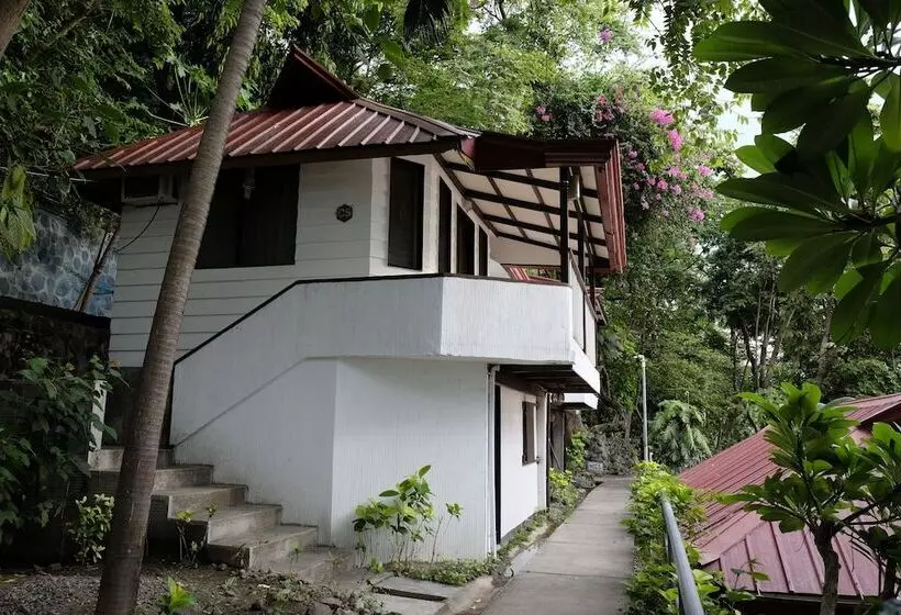 Eagle Point Beach And Dive Resort