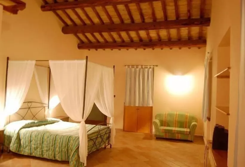 هتل Agriturismo Natalini
