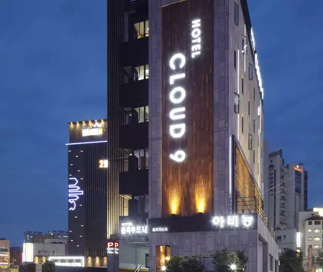 Hotel Cloud 9
