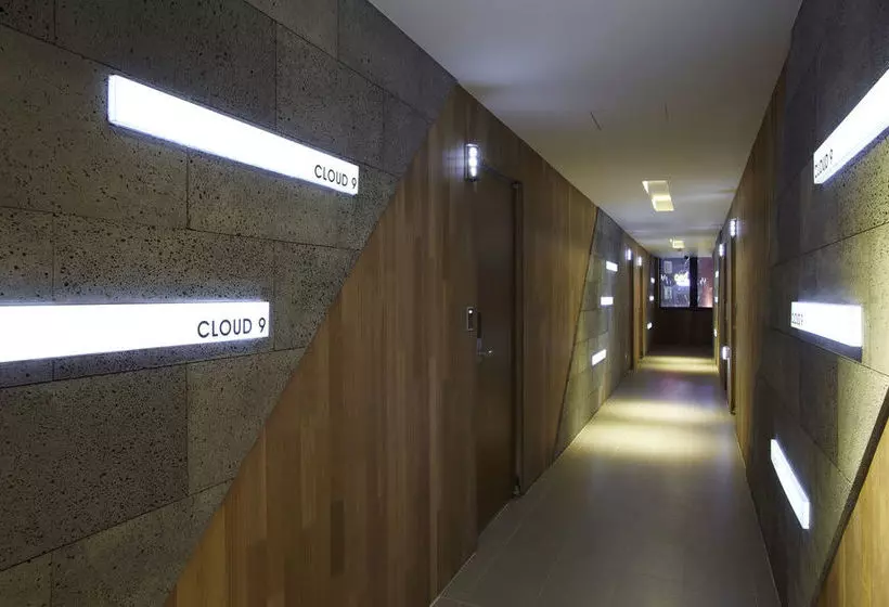 Hotel Cloud 9