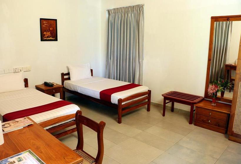 Отель Roy Villa Beach