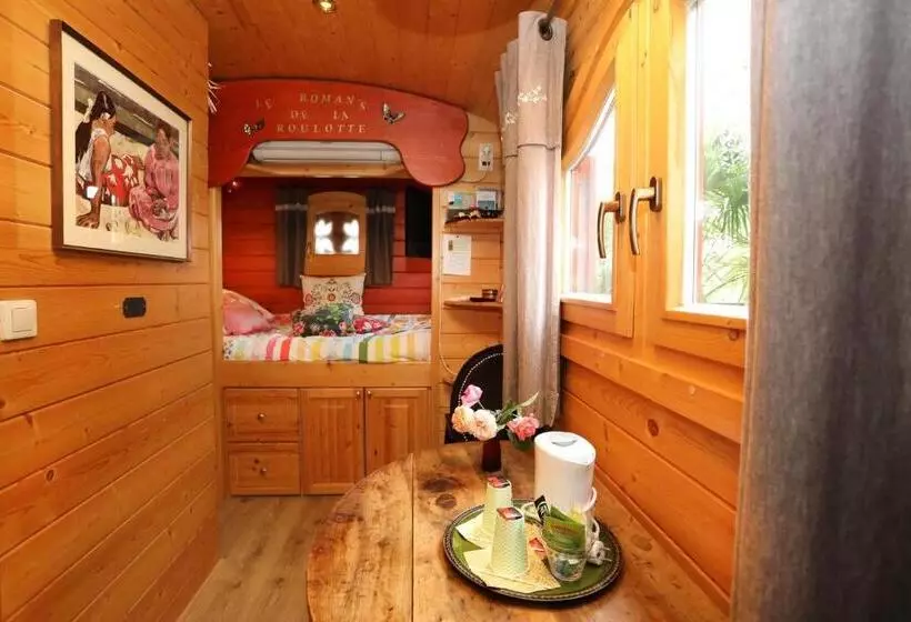 Aamiaismajoitus (B&B) Maison D Hôtes Et Roulotte Le 6 Bis