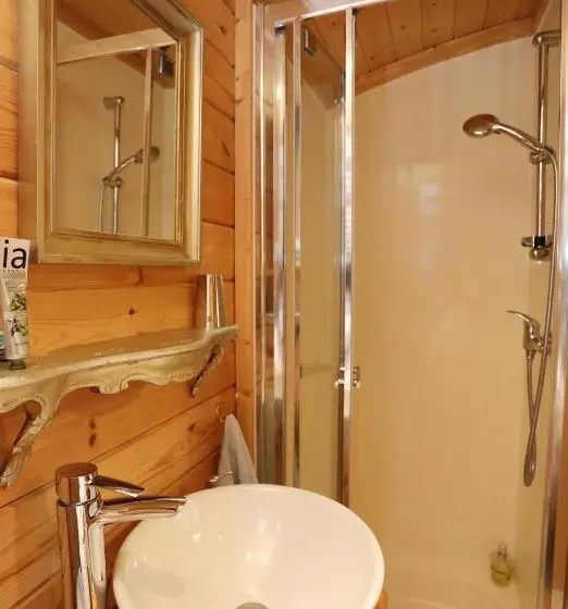 Aamiaismajoitus (B&B) Maison D Hôtes Et Roulotte Le 6 Bis