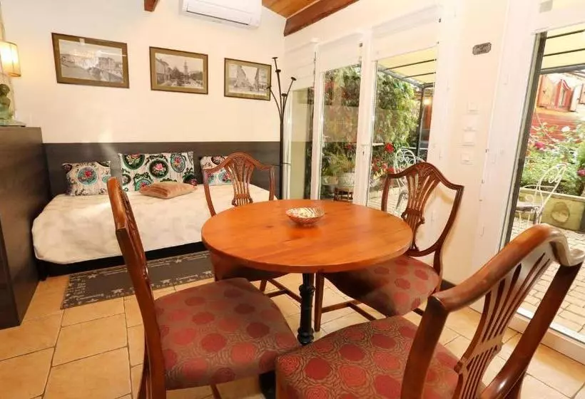 Aamiaismajoitus (B&B) Maison D Hôtes Et Roulotte Le 6 Bis