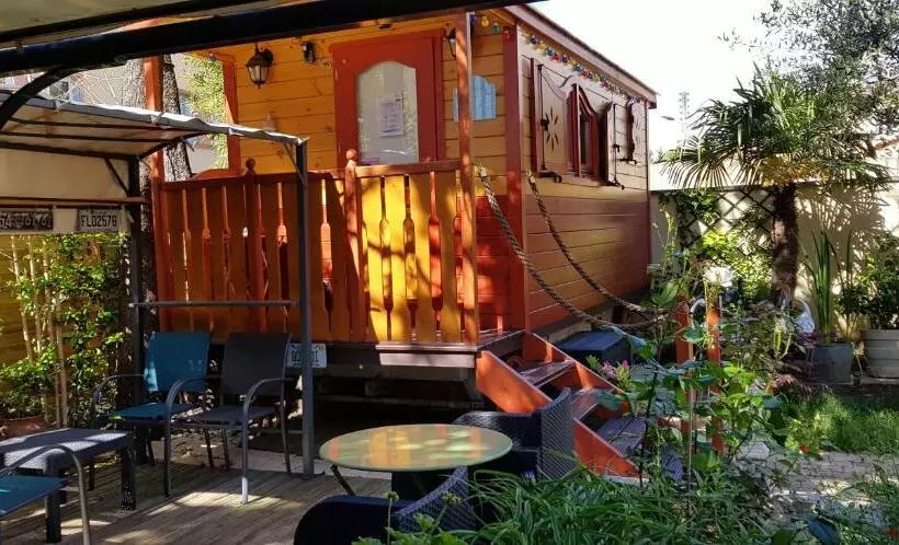 Aamiaismajoitus (B&B) Maison D Hôtes Et Roulotte Le 6 Bis