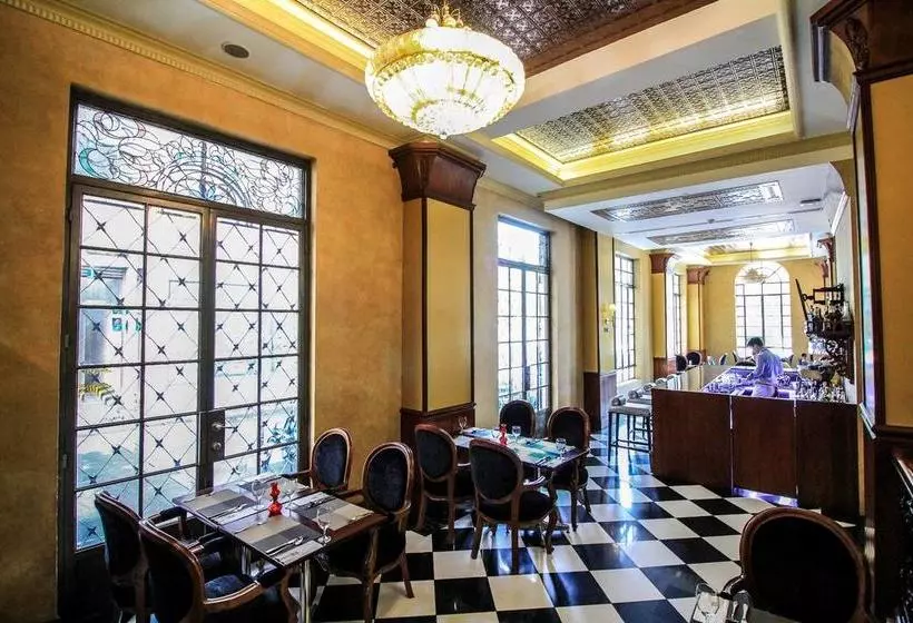 Отель The Luneta