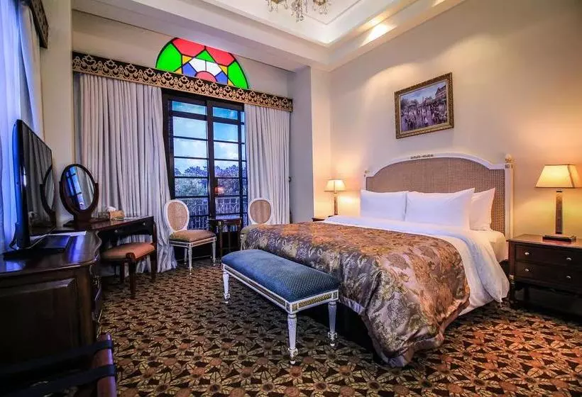 Отель The Luneta