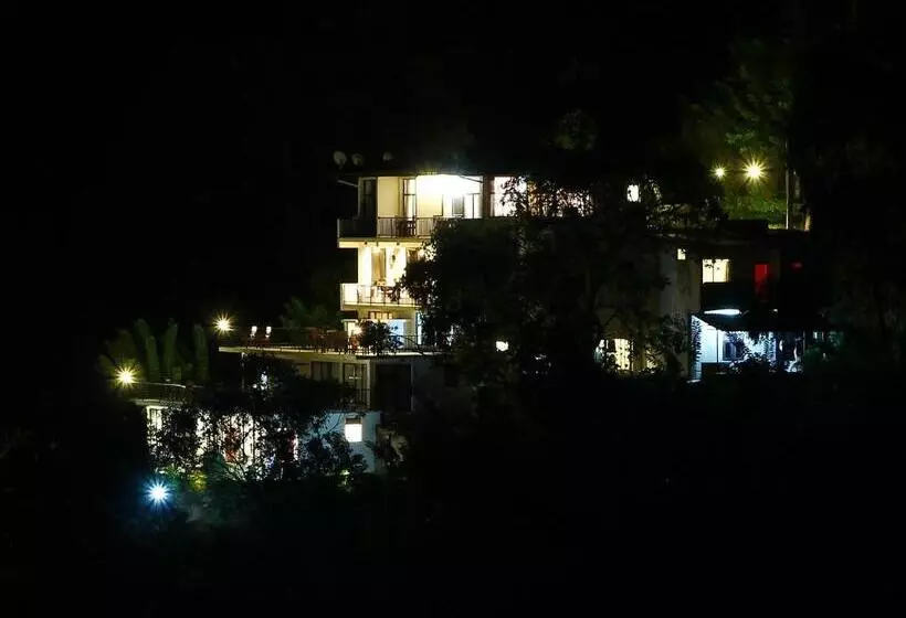 Отель The Pinnacle Ella